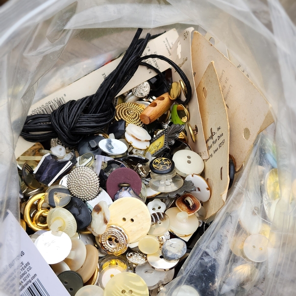 Assorted Button Collection - Picture 2 of 6